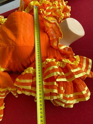 80.-Vestido de feria naranja y amarillo