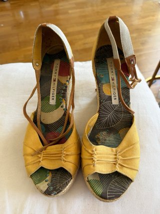 Sandalias cuña Tommy Hilfiger amarillas