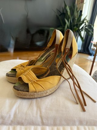 Sandalias cuña Tommy Hilfiger amarillas