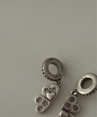Pandora Charm Corazón Mamá y Papá