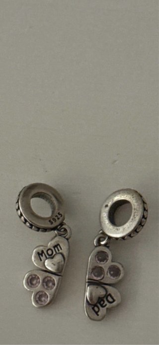 Pandora Charm Corazón Mamá y Papá