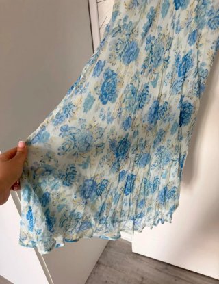 Vestido midi floral manga corta