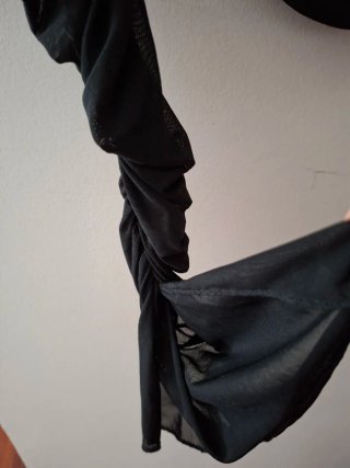 Top negro manga larga con transparencias