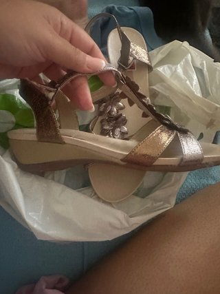 Sandalias doradas y beige talla 41
