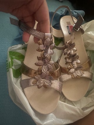 Sandalias doradas y beige talla 41