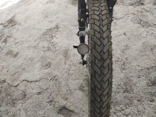 Bicicleta pieghevole nera per adulti