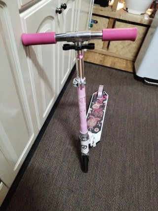 Patinete infantil Oxelo rosa.