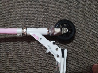 Patinete infantil Oxelo rosa.