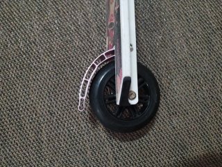 Patinete infantil Oxelo rosa.