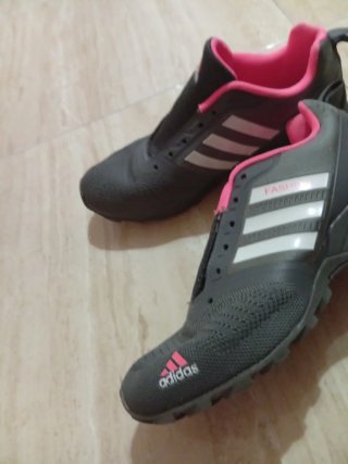 Zapatillas Adidas Talla 39.5 Negra y Rosa