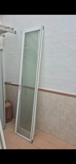 Ventanas y balconeras de aluminio blanco