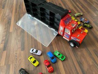 Camión Transportador de Coches de Juguete
