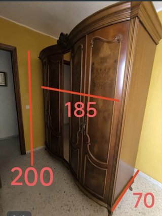 Armario de madera maciza
