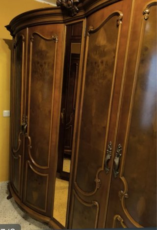 Armario de madera maciza