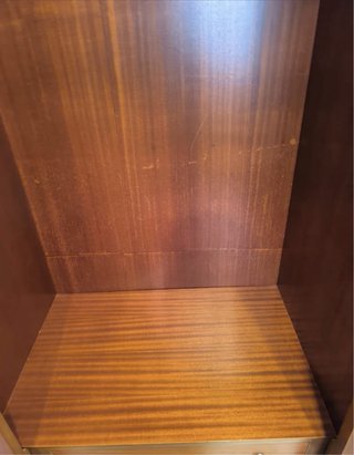 Armario de madera maciza