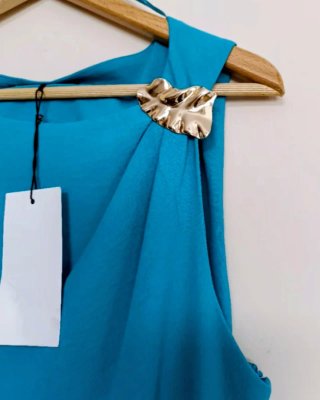Vestido midi Zara drapeado aplique dorado