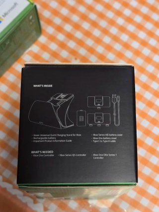 Controller Xbox Electric Volt + Caricabatterie Razer