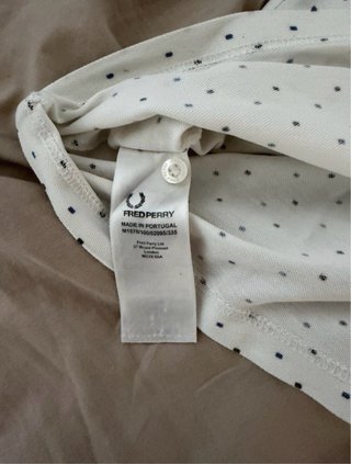 Precioso Polo Fred Perry blanco con puntos