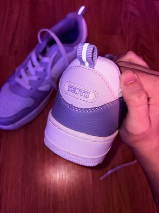 Zapatillas Tenth Moradas y Blancas