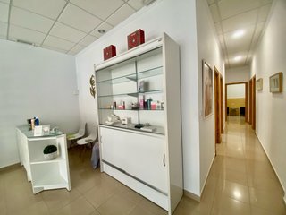 Amplio local reformado en venta en Pinar Alto
