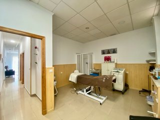 Amplio local reformado en venta en Pinar Alto