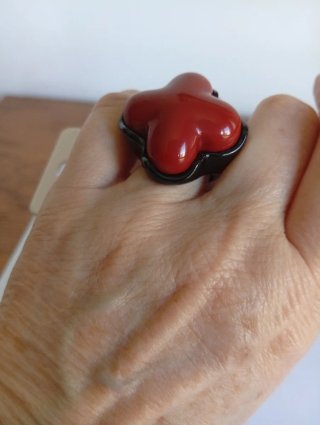 Anillo Parfois Resina Rojo y Negro