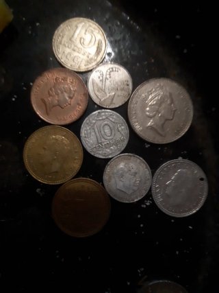 Lote de monedas extranjeras esas y muchas mas
