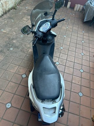Moto Scooter SYM 125cc Blanca