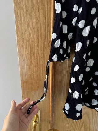 Vestido de lunares negro y blanco