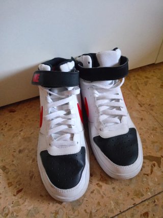 Zapatillas Nike Blancas y Rojas Talla 40