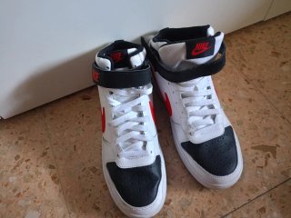 Zapatillas Nike Blancas y Rojas Talla 40