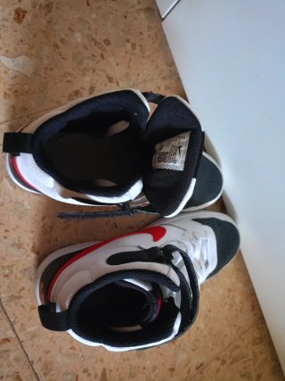Zapatillas Nike Blancas y Rojas Talla 40