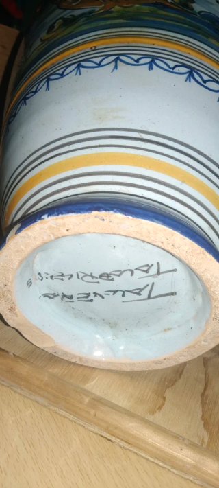 Jarrón de porcelana pintado a mano