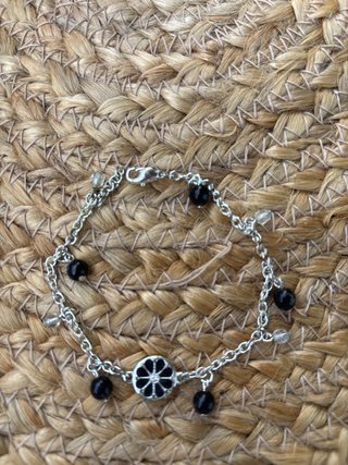 Pulsera de bisutería con abalorios