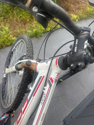 Bicicleta de montaña blanca 5400