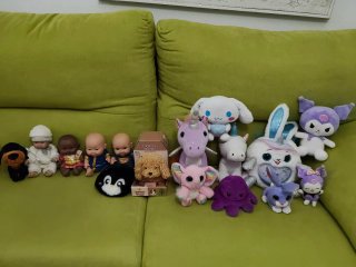 Lote de peluches y muñecos variados