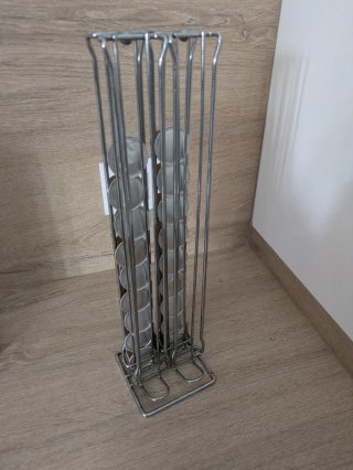 Cafetera Essenza Mini + regalo portacapsulas