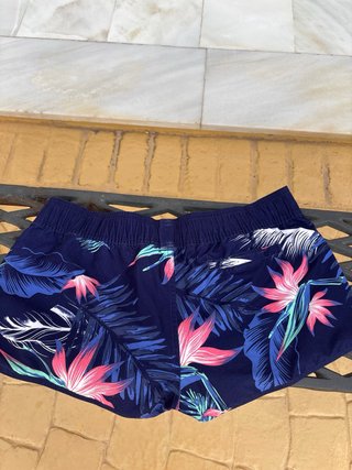 Pantalón de playa Quiksilver estampado floral.