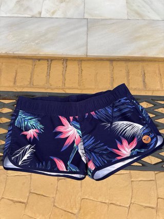 Pantalón de playa Quiksilver estampado floral.