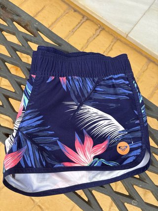 Pantalón de playa Quiksilver estampado floral.