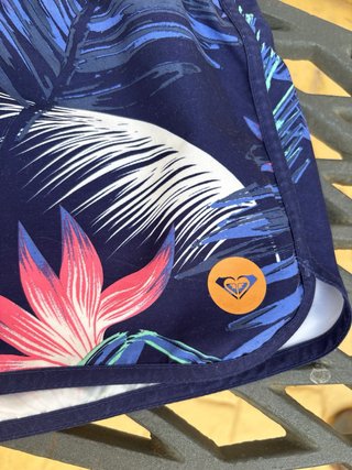 Pantalón de playa Quiksilver estampado floral.