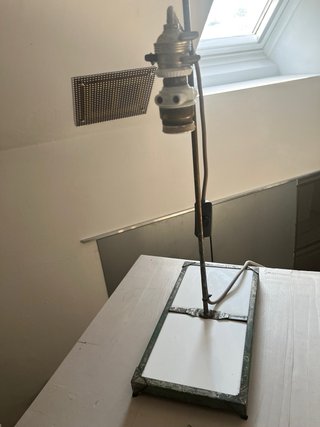 Lámpara sobre soporte laboratorio estilo industria