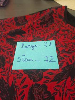 Blusa estampada flores roja y negra