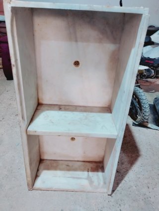 Pilas de mármol beige y marrón
