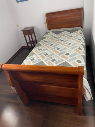 Cama nido de madera de nogal