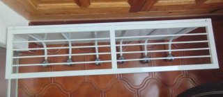 Perchero Metálico Blanco con Estante