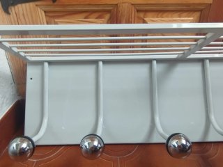 Perchero Metálico Blanco con Estante
