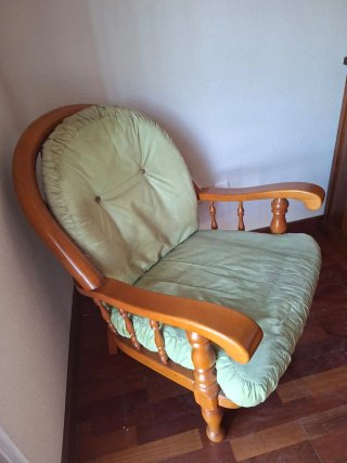 2 Butacones bonitos, elegantes. Madera maciza