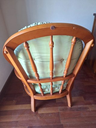 2 Butacones bonitos, elegantes. Madera maciza