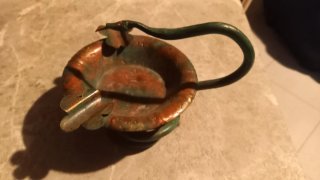 Posacenere a forma serpente